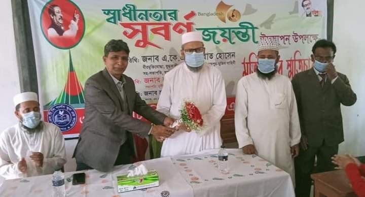 শিক্ষার্থীদের সাথে একজন মুক্তিযোদ্ধার মুক্তিযুদ্ধের অভিজ্ঞতার স্মৃতিচারণ ও সংবর্ধনা প্রদান