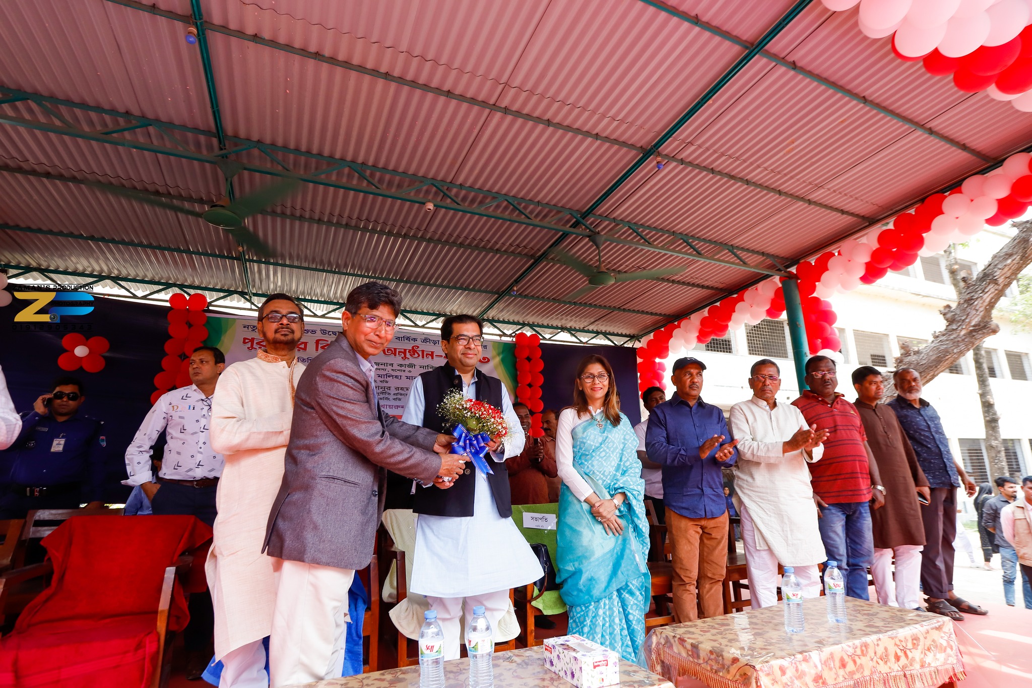 অতিথি বৃন্দকে ফুলেল শুভেচ্ছা জ্ঞাপন